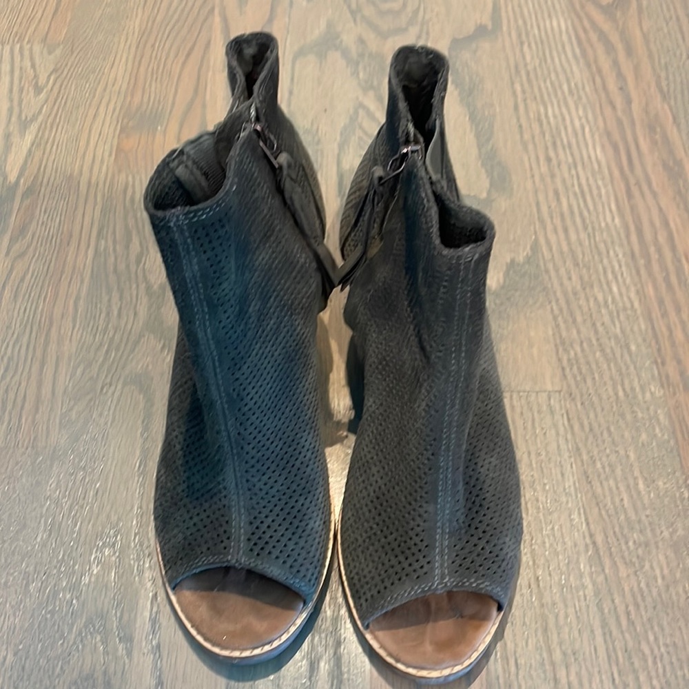 Toms zip up, opens toed short boots